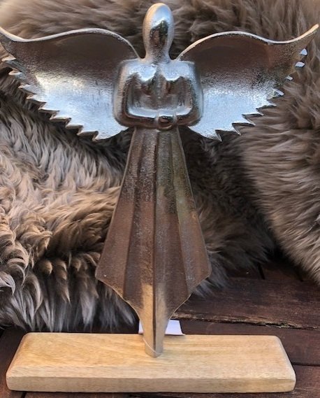 Engel auf Holzsockel, Schutzengel, Weihnachtsengel, Engelfigur, Standfigur aus Aluminium Größe S